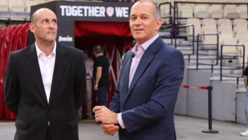 Μετά από 10 χρόνια οι Αγγελόπουλοι στα γραφεία της ΕΟΚ