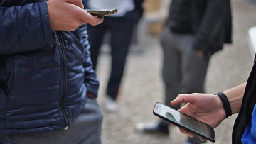 Πιερρακάκης: Πώς θα υλοποιηθεί το μέτρο των δωρεάν data 50 GB στους εμβολιασμένους νέους 15-17