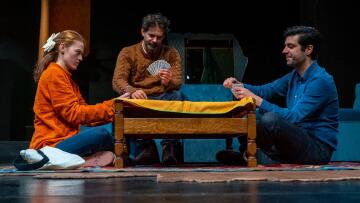 «Οι Ναυαγοί»: Το πρώτο θεατρικό έργο της Ηρώς Μπέζου στο Υπόγειο του Θεάτρου Τέχνης