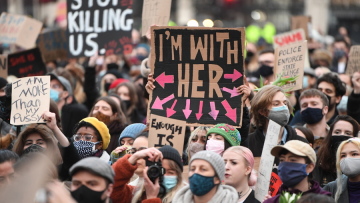 Στο στόχαστρο η βρετανική Αστυνομία για τη δολοφονία της Σάρα Έβεραρντ – Υπό έρευνα 16 αστυνομικοί