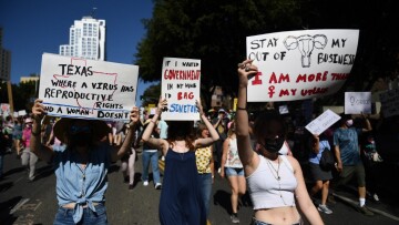 Χιλιάδες διαδηλωτές στους δρόμους των ΗΠΑ για την υπεράσπιση του δικαιώματος στην άμβλωση