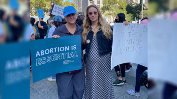 Τζένιφερ Λόρενς: Έγκυος σε πορεία για το δικαίωμα στην άμβλωση - Δείτε φωτογραφίες 