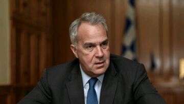 Βορίδης: Από τη Δευτέρα πρόστιμο 100 ευρώ στους άνω των 60 ετών αν δεν εμβολιαστούν