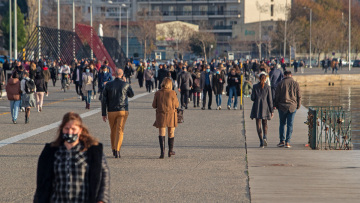 Καπραβέλος: Υπερβολικά τα μέτρα ελευθερίας για τους εμβολιασμένους – Δίνουν εντύπωση κανονικότητας