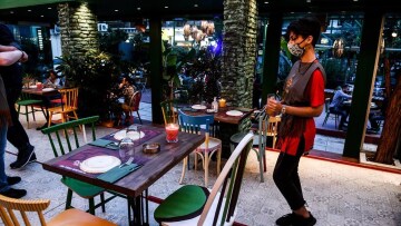 Τέλος τα μέτρα για τους εμβολιασμένους στις «κόκκινες» περιοχές