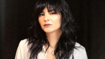 Ζενεβιέβ Μαζαρί:  «Έχασα τα μαλλιά μου πριν τον Covid, ξυπνούσα και έβλεπα τούφες στο μαξιλάρι μου»