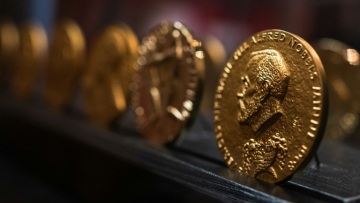 Σε λίγες ώρες η απονομή του βραβείου Νόμπελ: Ναβάλνι, Τούνμπεργκ και Τιχανόφσκαγια στα φαβορί