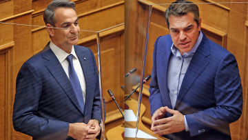 Δείτε βίντεο: Το «πινγκ πονγκ» Μητσοτάκη – Τσίπρα στη συζήτηση για την ιστορική συμφωνία Ελλάδας - Γαλλίας 