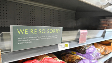 Βρετανία: Άδεια τα ράφια στα σούπερ μάρκετ - 1 στους 3 δεν βρίσκει τρόφιμα