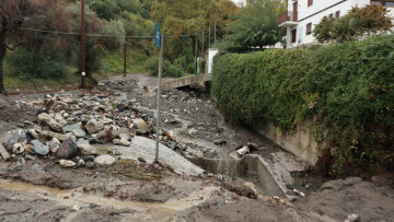 Σαρωτικό το πέρασμα της κακοκαιρίας «Αθηνά» από τη Λάρισα - Δείτε φωτογραφίες