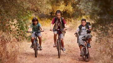 «Κομάντα και Δράκοι»: Οι μικροί πρωταγωνιστές της σειράς μιλούν για τους ρόλους τους 