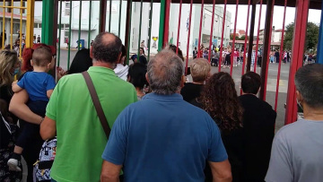 Σεισμός 6,3 Ρίχτερ στην Κρήτη: Πανικόβλητοι γονείς έτρεχαν να πάρουν τα παιδιά τους - Δείτε βίντεο