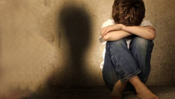 Σοκάρει ο 18χρονος από τη Θεσσαλονίκη: «Ο θείος μου με βίαζε όταν έλειπαν ο παππούς και η γιαγιά»