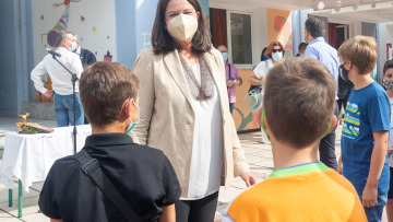 Κεραμέως: Λιγότερα κρούσματα σε σχολεία με υψηλά ποσοστά εμβολιασμού – Τι είπε για την αξιολόγηση