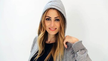 J2US: Η Ελένη Βουλγαράκη απαντά στα δημοσιεύματα που την θέλουν σε σχέση με τον Τζέιμς Καφετζή