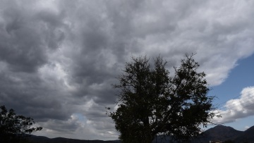 Meteo: Μεγάλα ύψη βροχής και πληθώρα προβλημάτων από το πέρασμα της κακοκαιρίας «Μπάλλος»