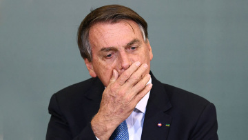 Ο... άλλος Μπολσονάρου: «Κλαίω μόνος στην τουαλέτα όταν λαμβάνω δύσκολες αποφάσεις»