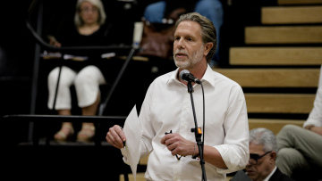 Εκλογές ΚΙΝΑΛ: Παραμένει στην κούρσα για την ηγεσία ο Γερουλάνος – Συνεχίζει την συλλογή υπογραφών