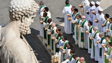 Έκθεση καταπέλτης για την Καθολική Εκκλησία - Πάνω από 216.000 ανήλικοι έχουν κακοποιηθεί σεξουαλικά
