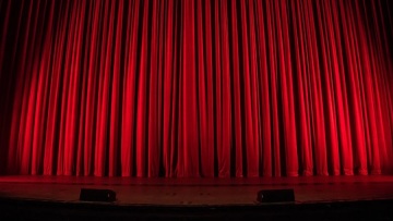 #MeToo: «Ψευδής και αντιφατική η καταγγελία» λέει ο δικηγόρος του ηθοποιού που διώκεται για βιασμό