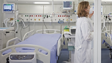 Αρνητής παρέμεινε... άταφος επειδή οι συγγενείς του δεν είχαν πειστεί ότι πέθανε από κορωνοϊό!