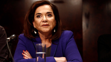 Ντόρα Μπακογιάννη: Ξεκινά ανοσοθεραπεία - «Βροχή» συμπαράστασης στη μάχη με τον καρκίνο