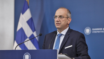 Οικονόμου: «Παράθυρο» για επέκταση της υποχρεωτικότητας στους άνω των 50 ετών