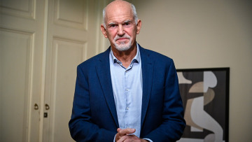 Γιώργος Παπανδρέου: Στη Χαριλάου Τρικούπη για την κατάθεση των υπογραφών της υποψηφιότητάς του 