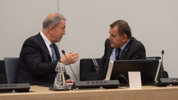 «Ξαφνική» συνάντηση Παναγιωτόπουλου - Ακάρ: Σεβασμό των κυριαρχικών δικαιωμάτων της χώρας μας ζήτησε ο υπουργός Εθνικής Άμυνας