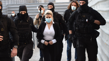 Επίθεση με βιτριόλι - «Στόχευσε την Ιωάννα στο πρόσωπο με ανθρωποκτόνο εγωισμό, ένοχη για απόπειρα ανθρωποκτονίας» είπε ο εισαγγελέας