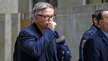 Τραγωδία στα γυρίσματα του «Rust»: Καταγγελία ότι το όπλο του Μπάλντουιν είχε «πραγματική σφαίρα στο μύλο»