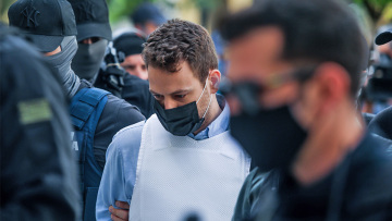 Γλυκά Νερά: Δεν είχα παράλληλη σχέση, λέει ο Μπάμπης - Η μαρτυρία γυναίκας για τα σημειώματα που της έστελνε