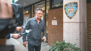 Άλεκ Μπάλντουιν: Ποιος έβαλε τη σφαίρα στο όπλο 