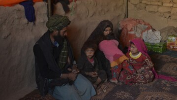 Αφγανιστάν: Οικογένειες αναγκάζονται να πουλήσουν τα κοριτσάκια τους για να μην πεθάνουν από την πείνα