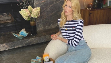 H Κλόντια Σίφερ έκλεισε τα πενήντα και μοιράστηκε τι απολαμβάνει περισσότερο με το πέρασμα του χρόνου