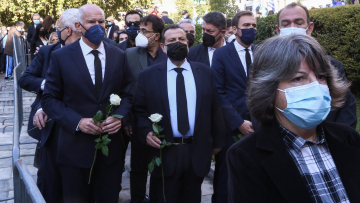 Φώφη Γεννηματά: Σύσσωμη η ΚΟ του ΚΙΝΑΛ στο λαϊκό προσκύνημα της σορού