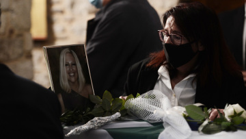 Live update: Ζωντανή εικόνα από το protothema.gr - Η Ελλάδα αποχαιρετάει τη Φώφη Γεννηματά