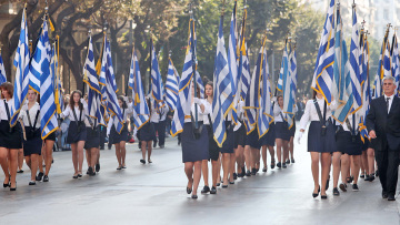 Με τοπικές βροχές αλλά και 30άρια οι παρελάσεις - Αναλυτικά ο καιρός για την αργία της 28ης Οκτωβρίου