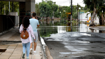 Μεσογειακός κυκλώνας «Νέαρχος»: Πού θα χτυπήσει τις επόμενες ώρες - Το πέρασμα από την Κρήτη - Χάρτες και βίντεο