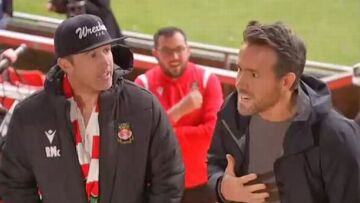 Ο Ράιαν Ρέινολντς «ντύθηκε» Deadpool στην πρώτη του συνέντευξη Τύπου ως ιδιοκτήτης της Ρέξαμ