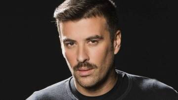 Εξιτήριο για τον Γιάννη Αϊβάζη μετά από έξι μέρες νοσηλείας στο «Σωτηρία» με κορωνοϊό