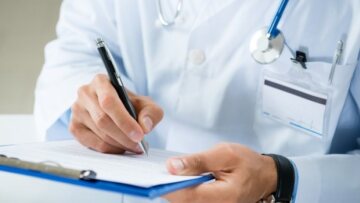 Μόνο από γιατρούς η συνταγογράφηση στους ανασφάλιστους από 1η Μαρτίου