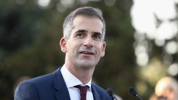 Μπακογιάννης: Με δημάρχους σημαντικών πόλεων και τον Τζον Κέρι στην COP26