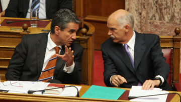 ΚΙΝΑΛ: Σκληρή μάχη στο κόμμα - Πρώτη σύγκρουση Λοβέρδου - Παπανδρέου για την ΚΟ