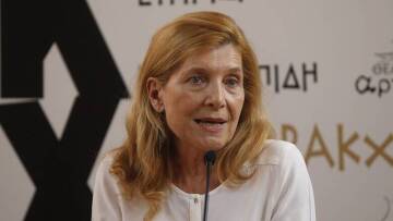 «Υπ’ ευθύνη σας θα πάτε να ταλαιπωρηθείτε φρικτά πάνω στην σκηνή», αναφέρει για τον Κιμούλη η Αιμιλία Υψηλάντη