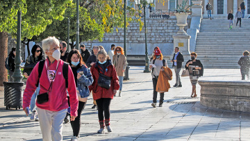 Κορωνοϊός: Νέα «έκρηξη» με 6.808 κρούσματα και 441 διασωληνωμένους 