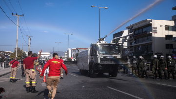 Έρευνα στην Αστυνομία για τον τραυματισμό του εποχικού πυροσβέστη στη διαδήλωση της Κηφισίας