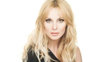 «Θα ήθελα να δω τον εαυτό μου στην τηλεόραση ως παρουσιάστρια» παραδέχεται η Πέγκυ Ζήνα 