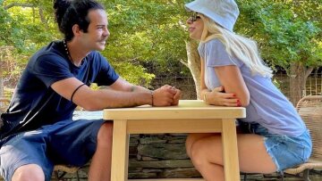 Η Ελένη Μενεγάκη εύχεται χρόνια πολλά στο γιο της Άγγελο με δύο ξεχωριστές φωτογραφίες