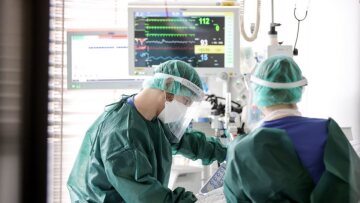 Γερμανία: Νοσοκομείο ακυρώνει χειρουργεία, λόγω υπερφόρτωσης από περιστατικά Covid-19